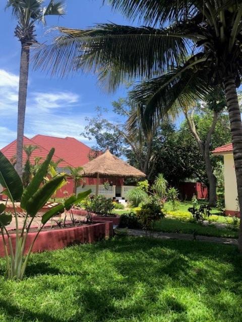 Heda House Bed & Breakfast Sanyang Luaran gambar