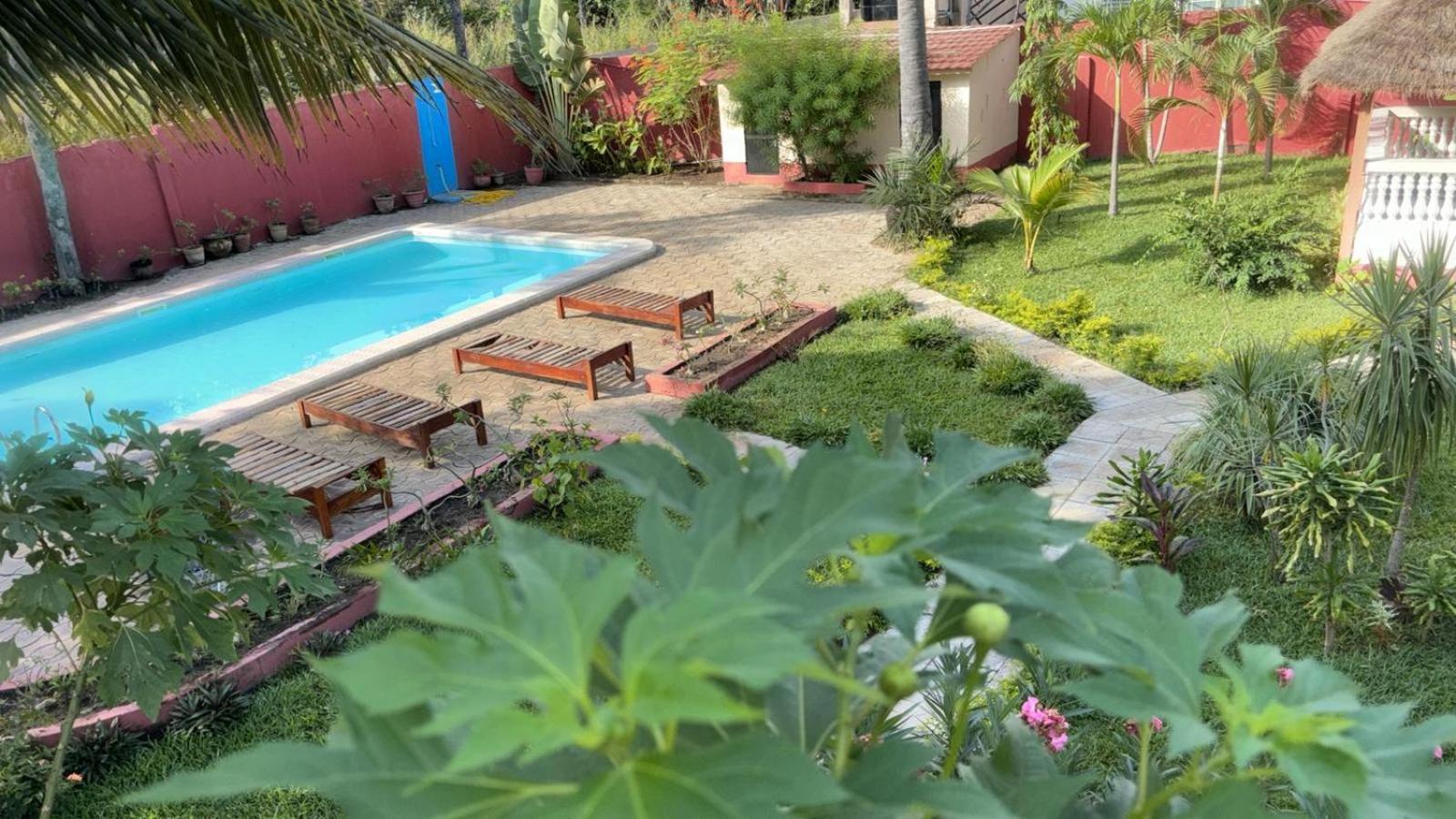 Heda House Bed & Breakfast Sanyang Luaran gambar